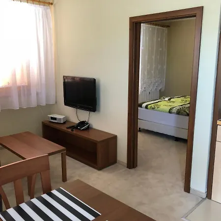 Апартаменты Apartman J 102 *